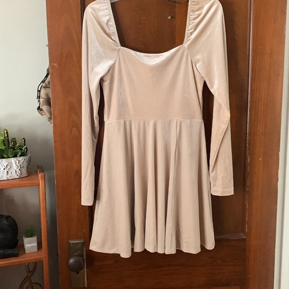 Brand new forever 21 champagne, velvet baby doll mini dress 😍😍😍 - Picture 13 of 14